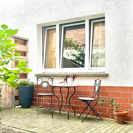 Erholung An Der Havel, Nahe Jachthafen Und Stadtinsel